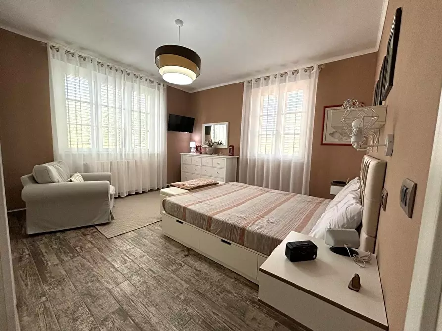 Immagine 13 di Villa in vendita  a Lucca