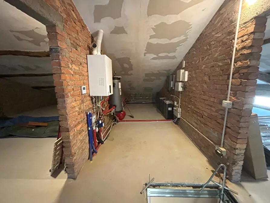 Immagine 23 di Villa in vendita  a Lucca