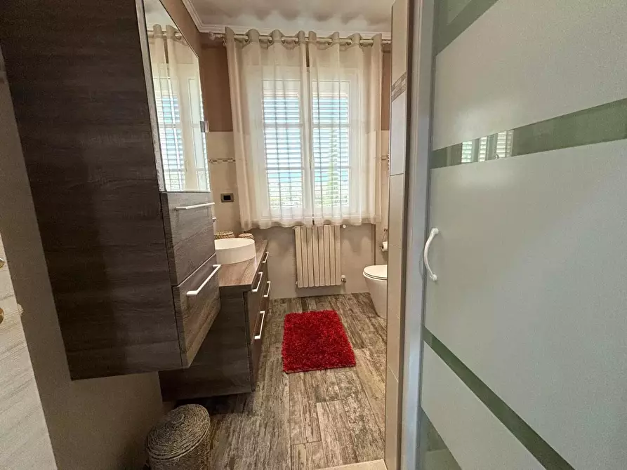 Immagine 11 di Villa in vendita  a Lucca