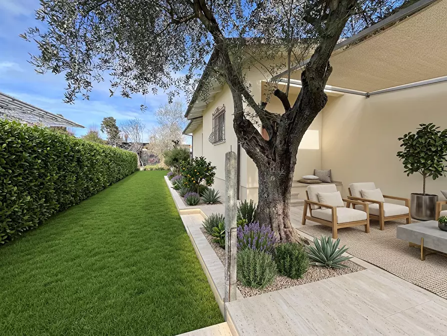 Immagine 13 di Casa indipendente in vendita  a Forte Dei Marmi
