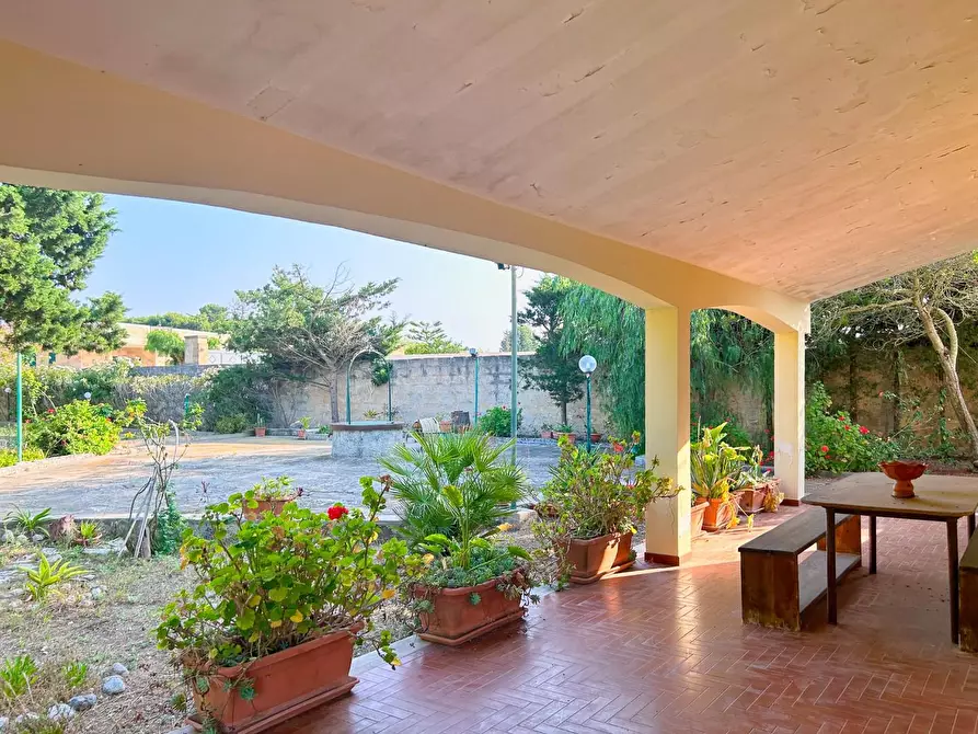 Immagine 14 di Villa in vendita  a Lecce