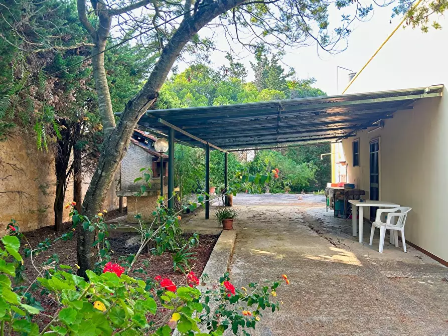 Immagine 13 di Villa in vendita  a Lecce