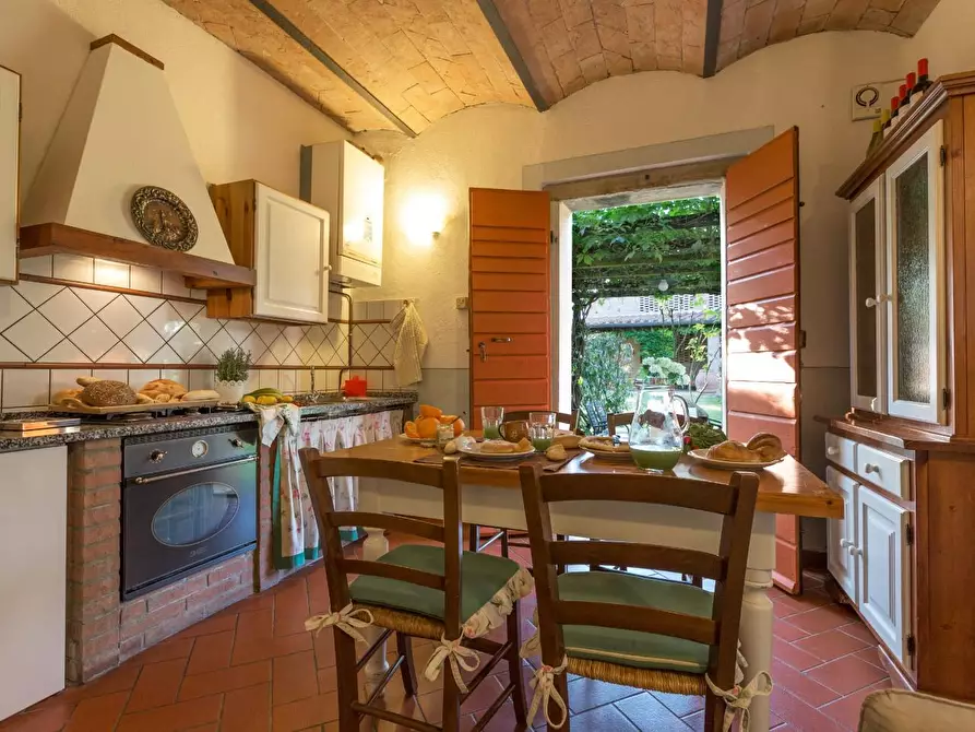 Immagine 8 di Casa colonica in vendita  a Peccioli