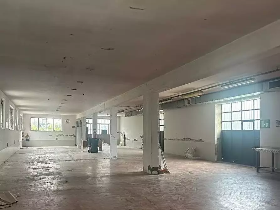 Immagine 1 di Attività artigianale in affitto  a Santa Maria A Monte