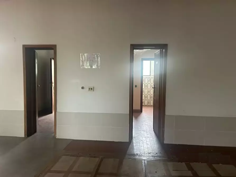 Immagine 3 di Attività artigianale in affitto  a Santa Maria A Monte