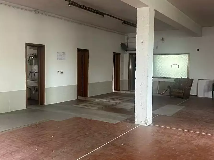 Immagine 2 di Attività artigianale in affitto  a Santa Maria A Monte