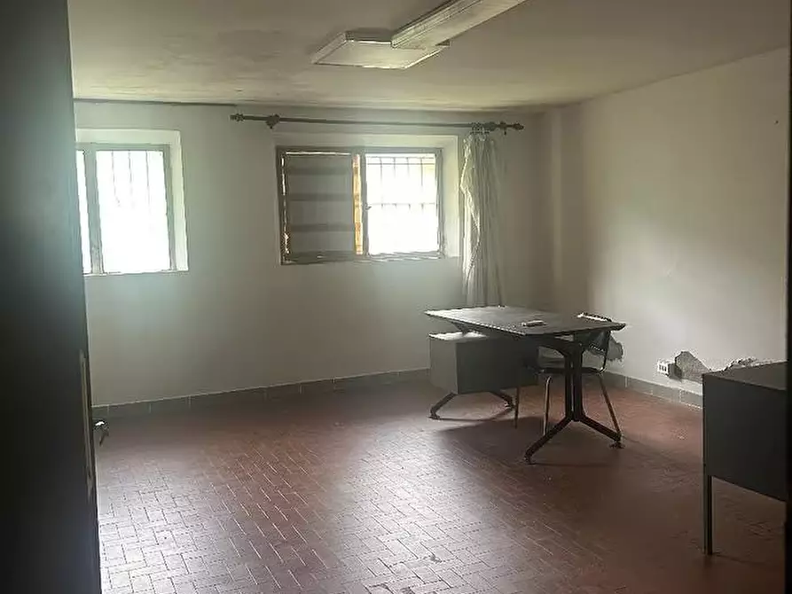 Immagine 4 di Attività artigianale in affitto  a Santa Maria A Monte