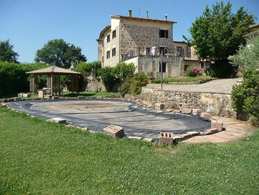 Immagine 1 di Casa colonica in vendita  a Chiusdino