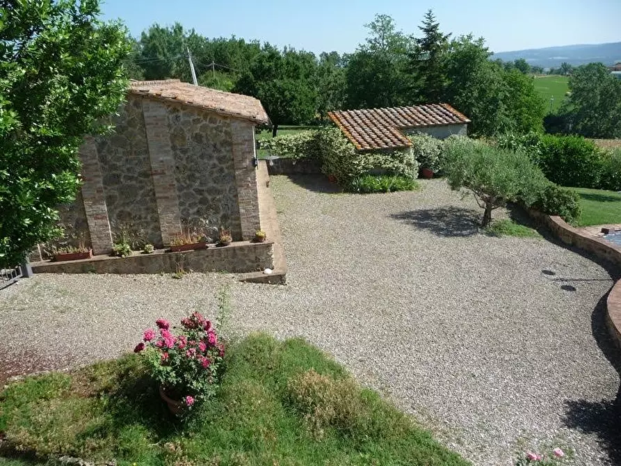 Immagine 16 di Casa colonica in vendita  a Chiusdino