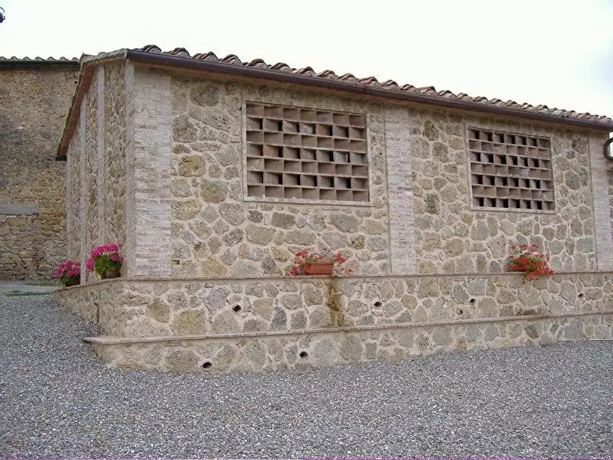 Immagine 11 di Casa colonica in vendita  a Chiusdino