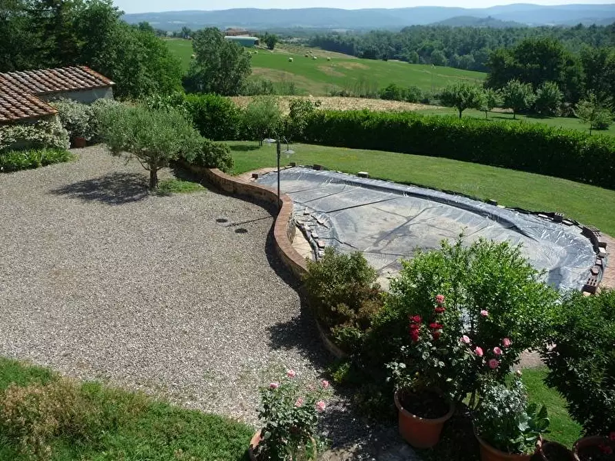Immagine 17 di Casa colonica in vendita  a Chiusdino