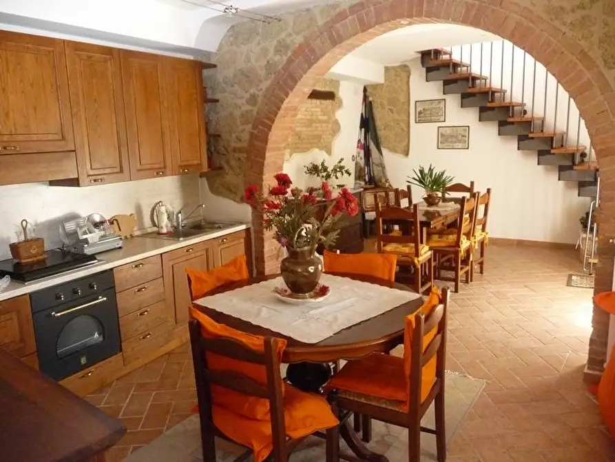 Immagine 19 di Casa colonica in vendita  a Chiusdino