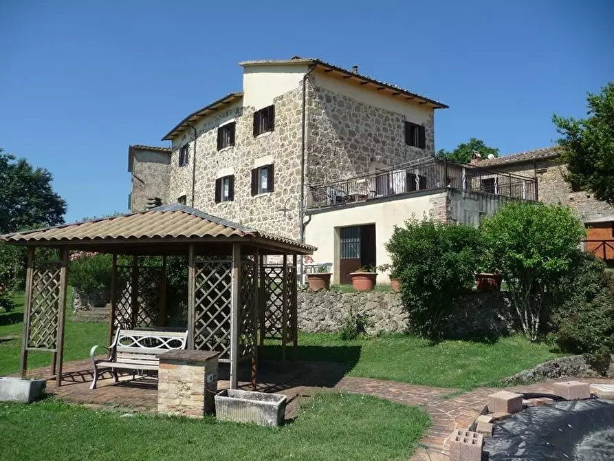 Immagine 2 di Casa colonica in vendita  a Chiusdino