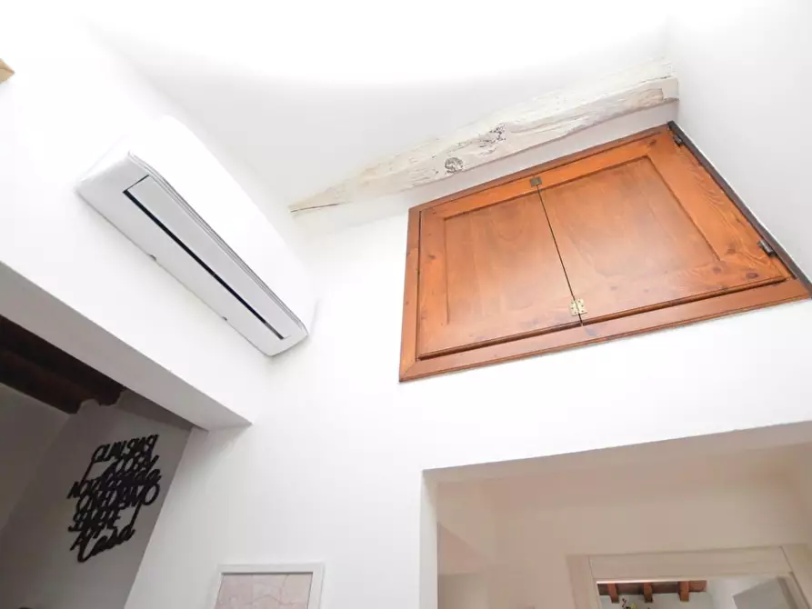 Immagine 19 di Appartamento in vendita  a Lucca