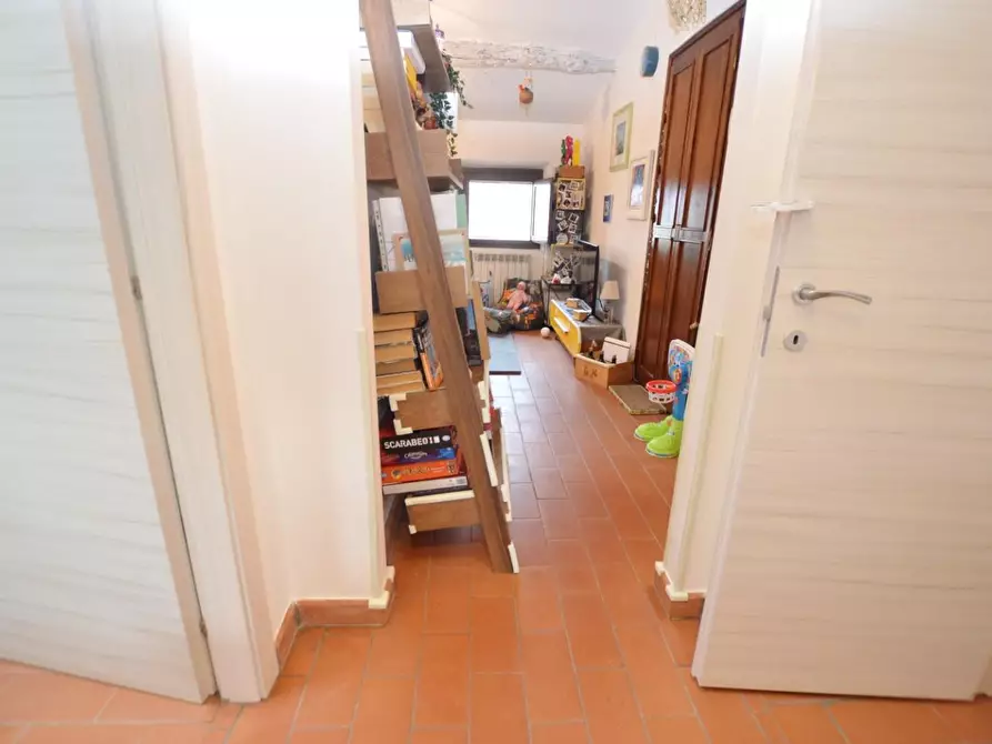 Immagine 5 di Appartamento in vendita  a Lucca