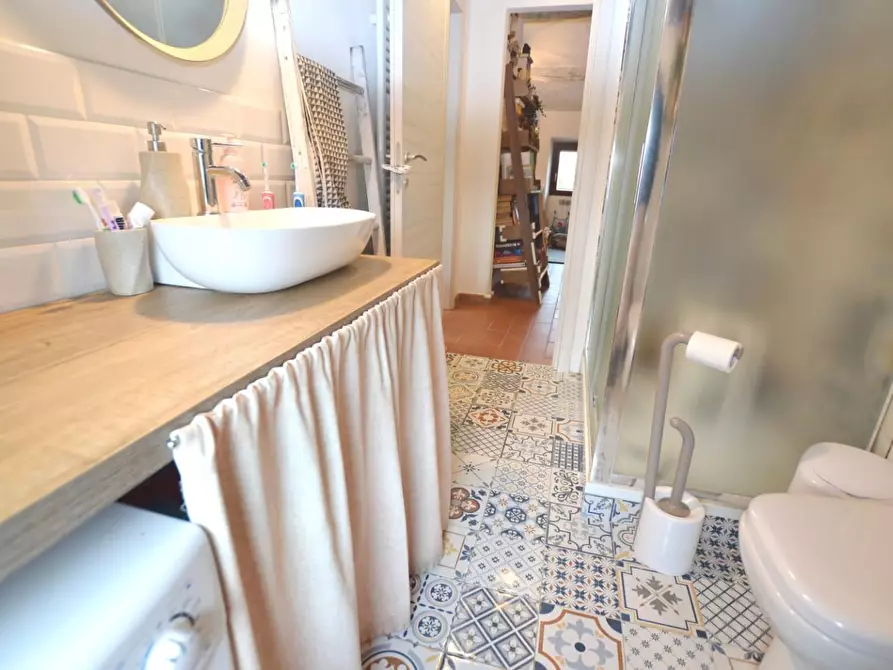 Immagine 18 di Appartamento in vendita  a Lucca