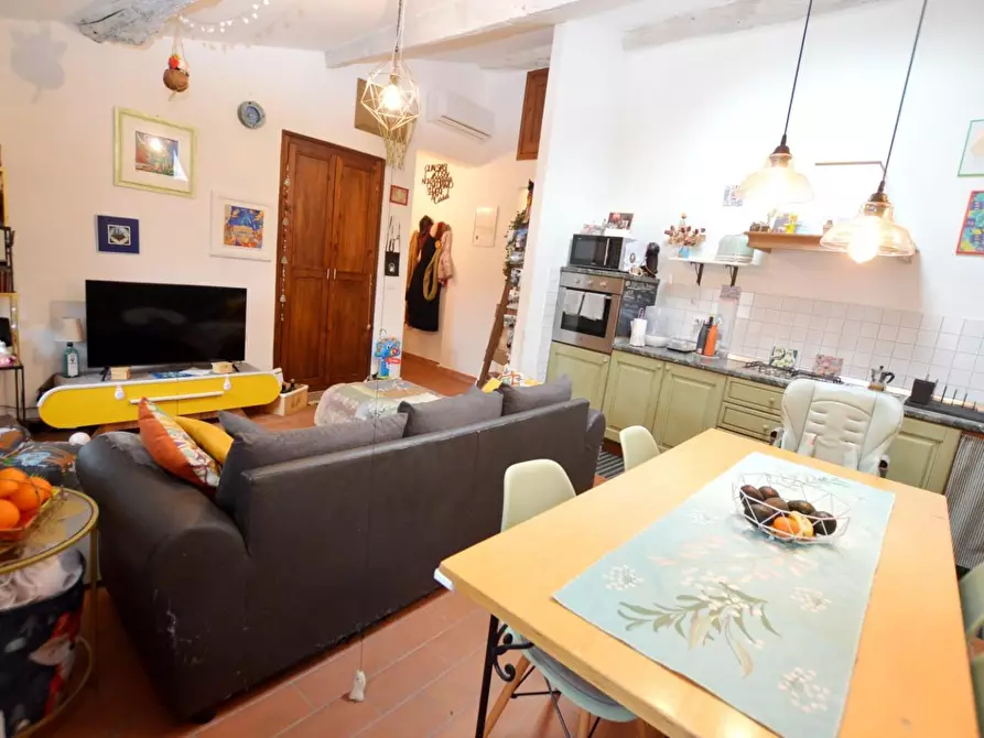 Immagine 4 di Appartamento in vendita  a Lucca