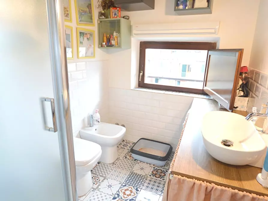 Immagine 16 di Appartamento in vendita  a Lucca