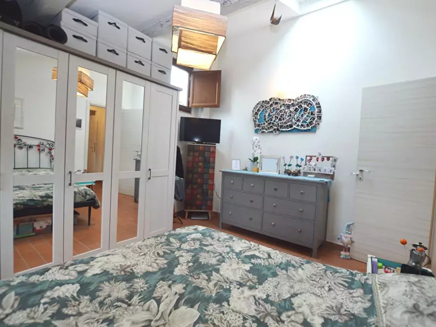 Immagine 10 di Appartamento in vendita  a Lucca