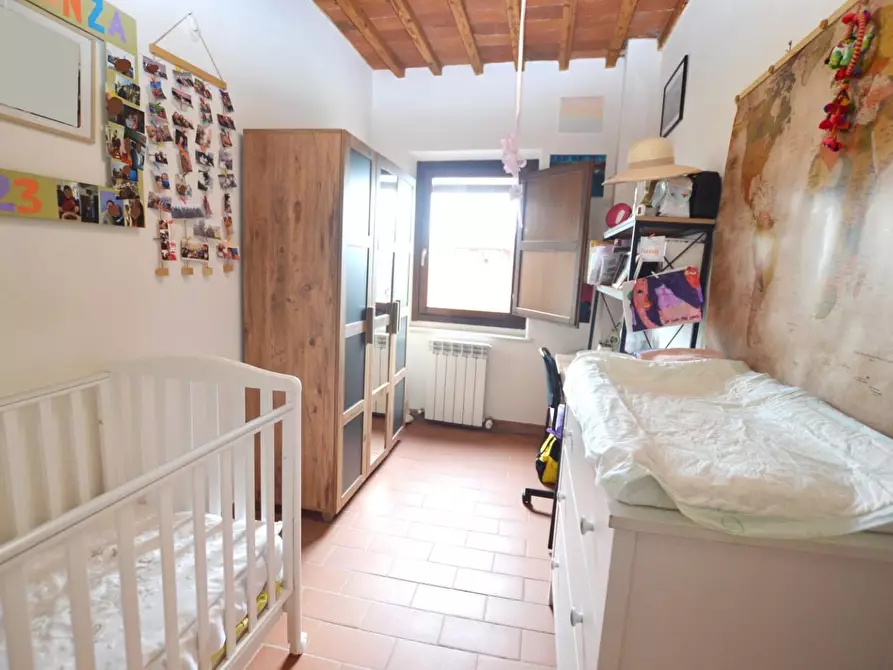 Immagine 12 di Appartamento in vendita  a Lucca