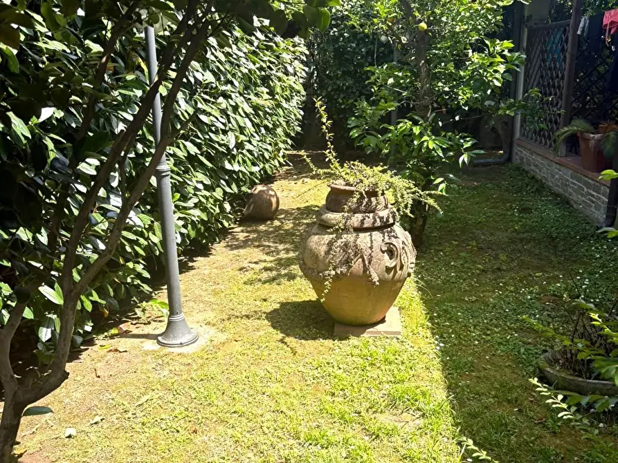 Immagine 2 di Casa bifamiliare in vendita  a Massa