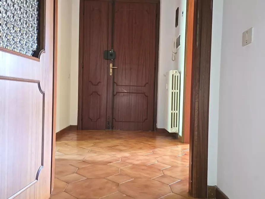 Immagine 36 di Appartamento in vendita  a Siena