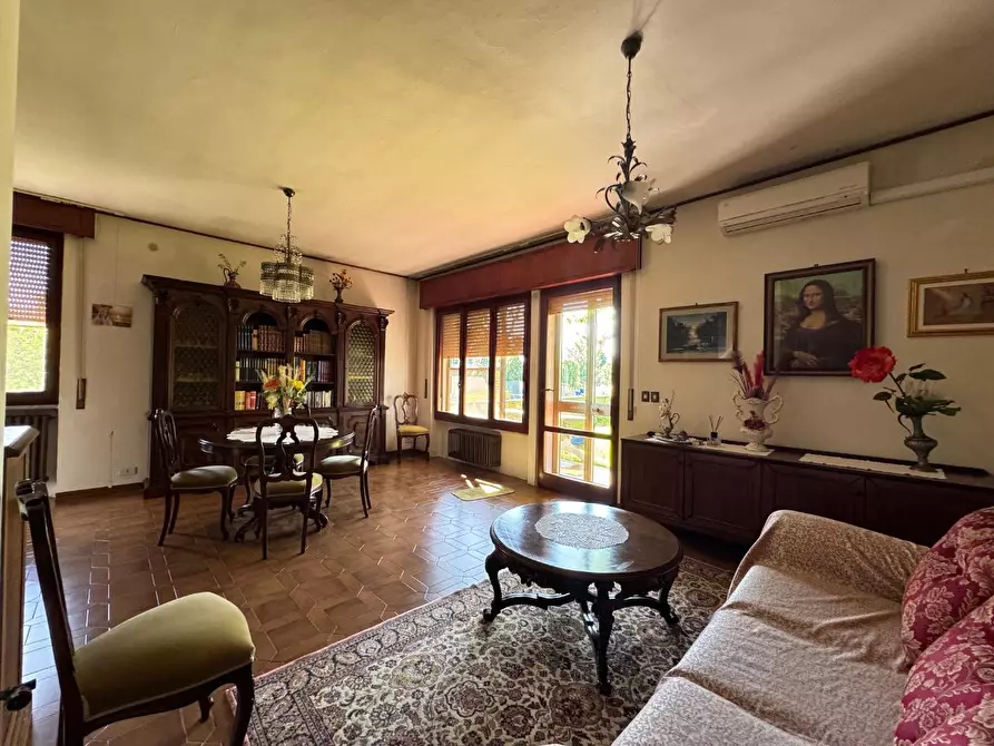 Immagine 10 di Villa in vendita  a Pisa