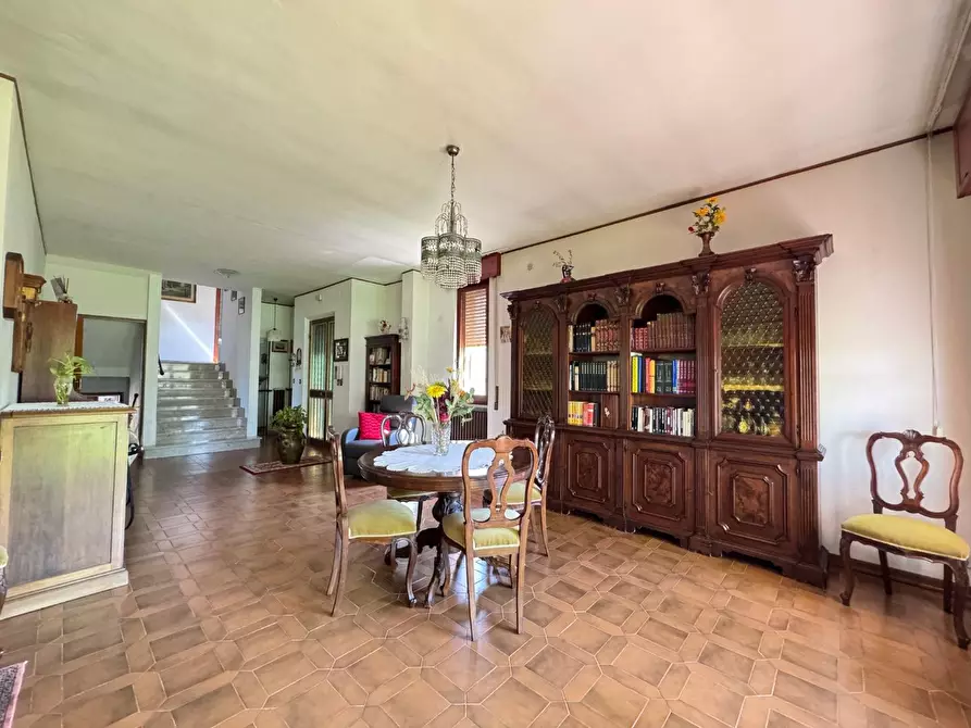 Immagine 11 di Villa in vendita  a Pisa