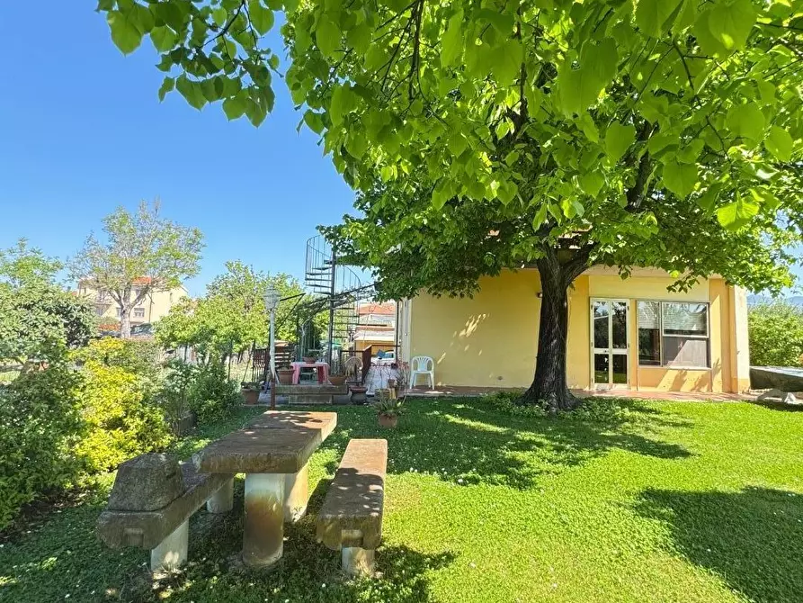 Immagine 3 di Villa in vendita  a Pisa