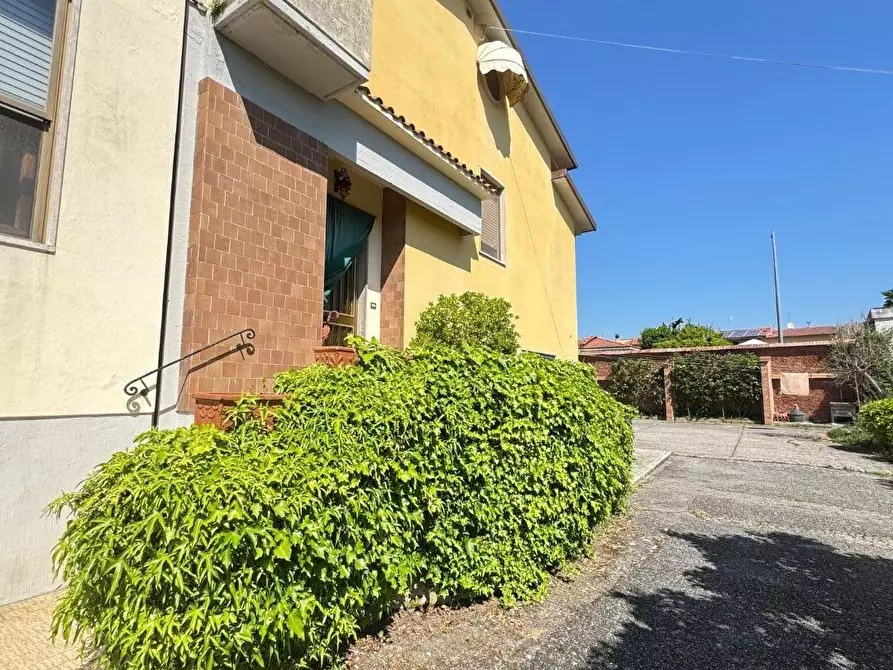 Immagine 5 di Villa in vendita  a Pisa