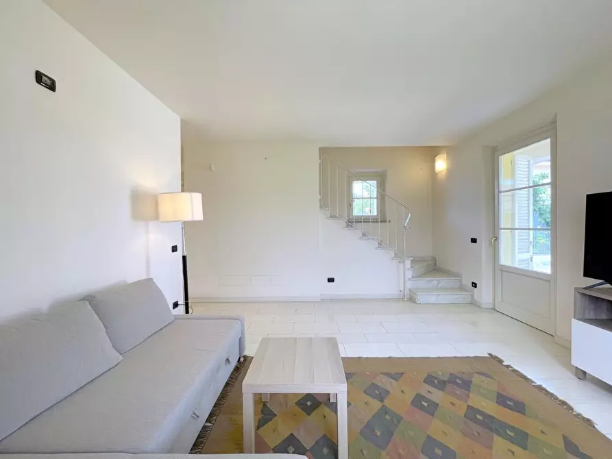 Immagine 17 di Casa bifamiliare in vendita  a Camaiore