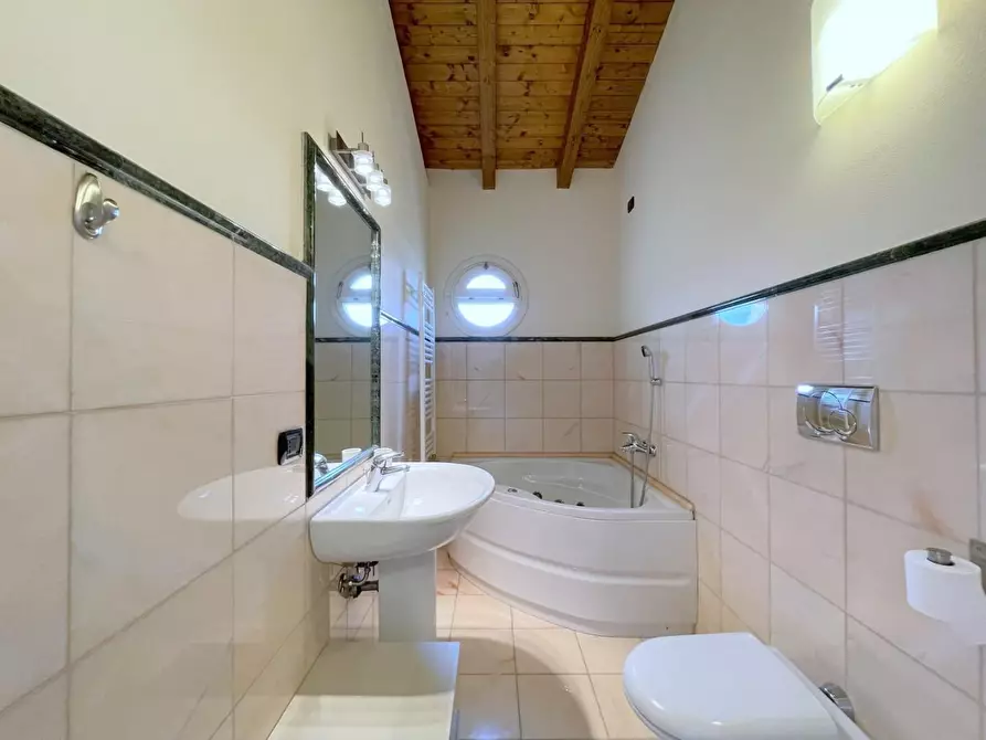 Immagine 56 di Casa bifamiliare in vendita  a Camaiore