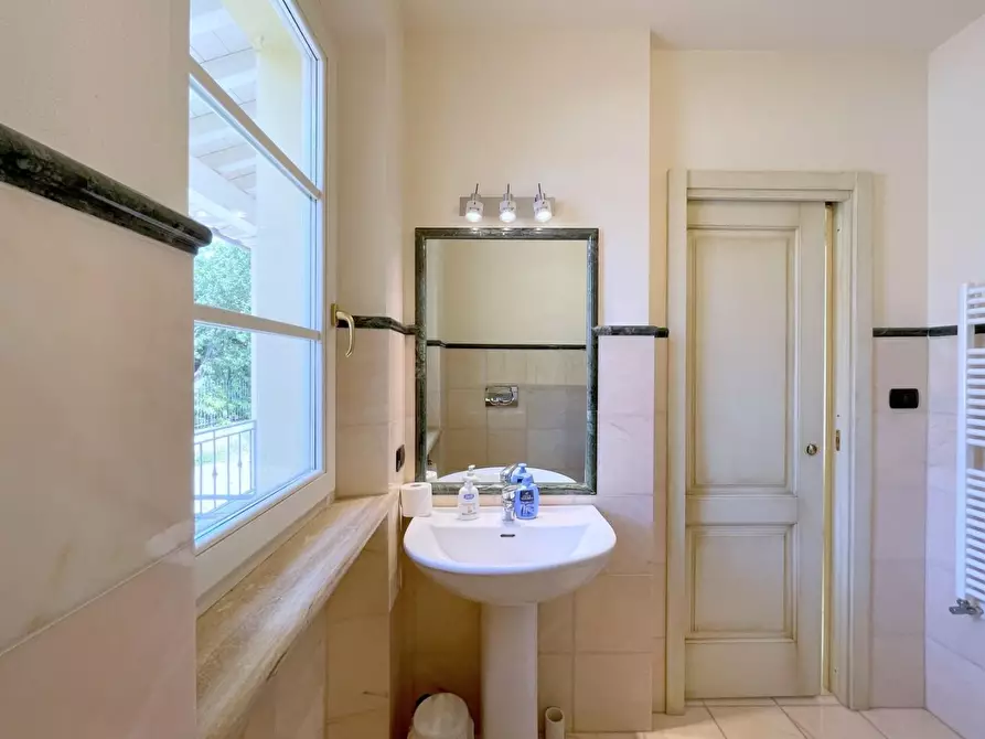 Immagine 22 di Casa bifamiliare in vendita  a Camaiore