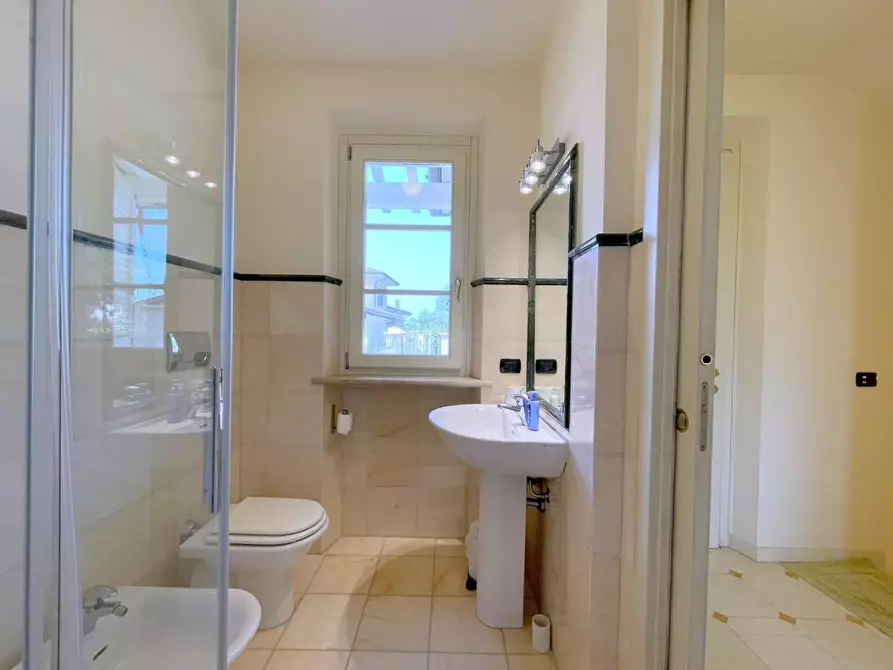 Immagine 21 di Casa bifamiliare in vendita  a Camaiore