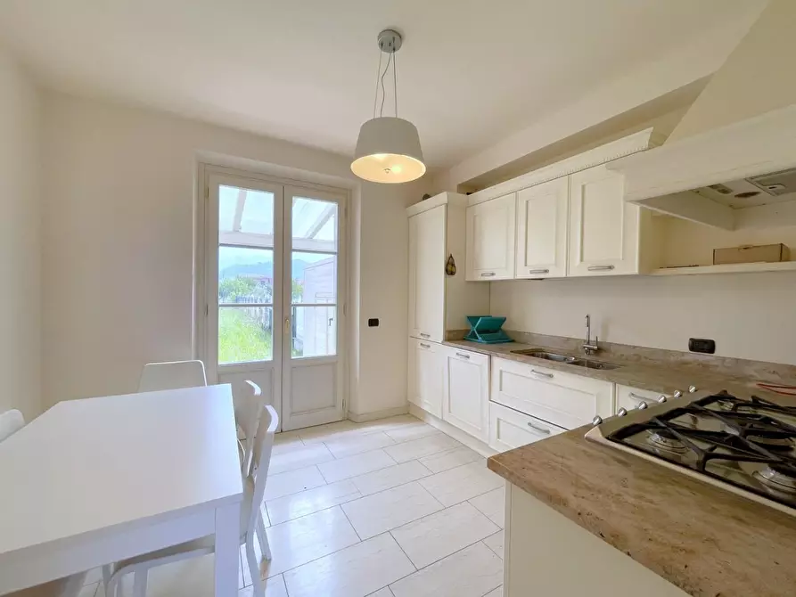 Immagine 6 di Casa bifamiliare in vendita  a Camaiore