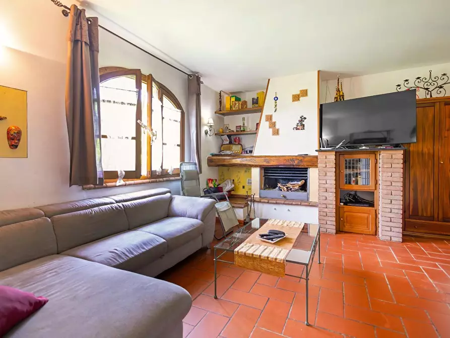 Immagine 6 di Villa in vendita  a Massa