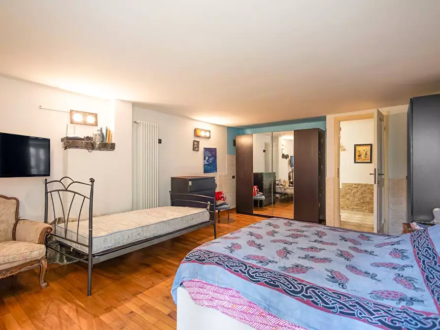 Immagine 21 di Villa in vendita  a Massa