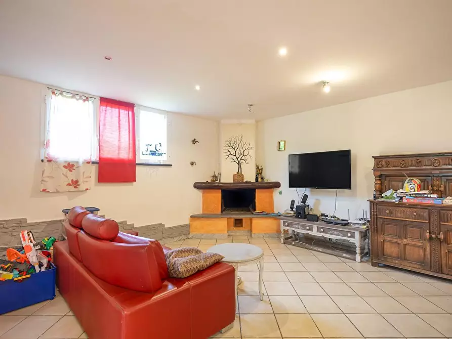 Immagine 17 di Villa in vendita  a Massa