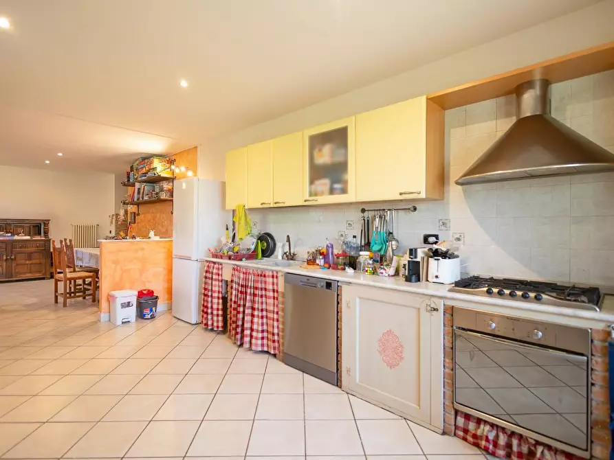 Immagine 19 di Villa in vendita  a Massa