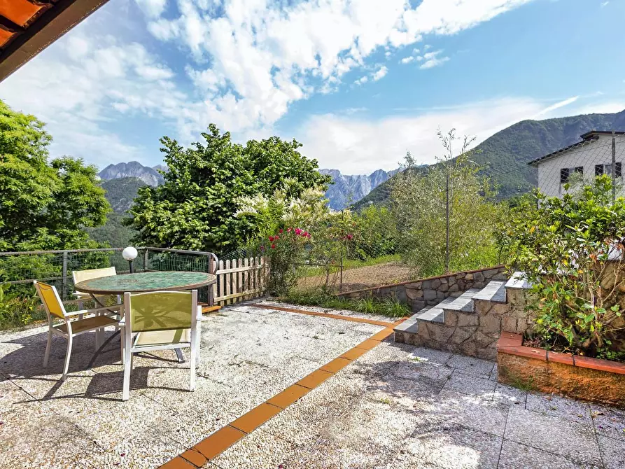 Immagine 3 di Villa in vendita  a Massa