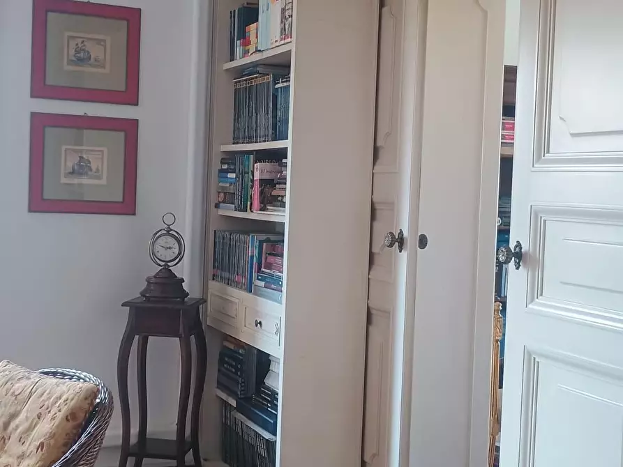 Immagine 17 di Appartamento in vendita  a Viareggio