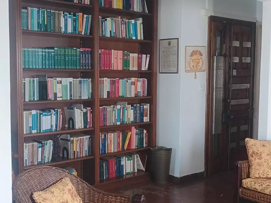 Immagine 14 di Appartamento in vendita  a Viareggio