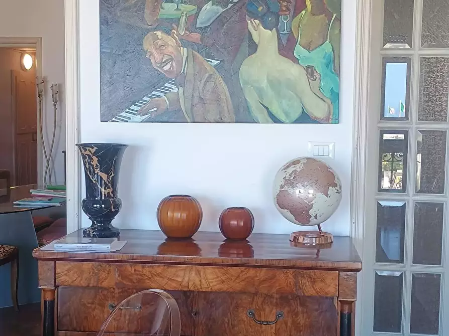 Immagine 10 di Appartamento in vendita  a Viareggio