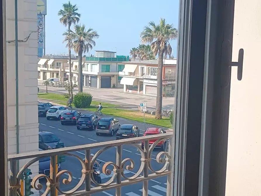 Immagine 4 di Appartamento in vendita  a Viareggio