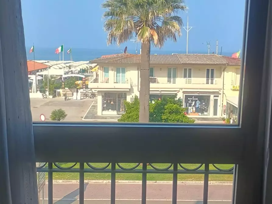 Immagine 3 di Appartamento in vendita  a Viareggio