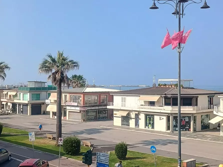 Immagine 2 di Appartamento in vendita  a Viareggio