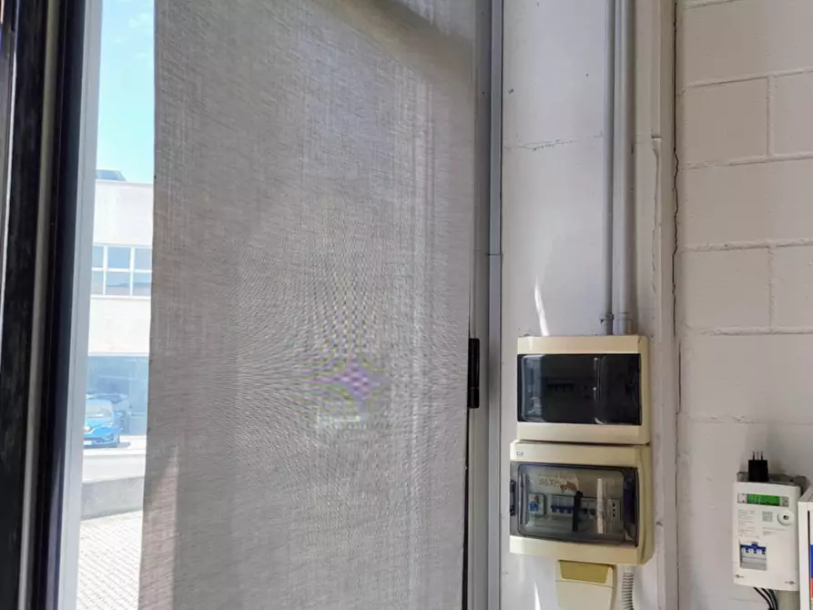 Immagine 8 di Locale commerciale in affitto  a Pontedera