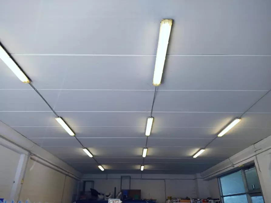 Immagine 5 di Locale commerciale in affitto  a Pontedera