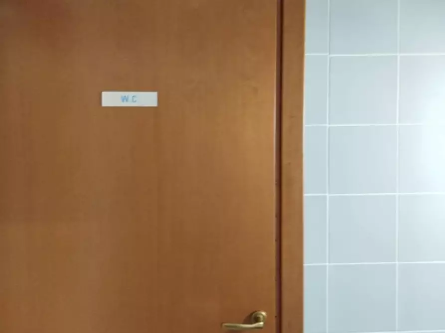 Immagine 7 di Locale commerciale in affitto  a Pontedera