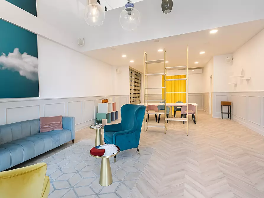 Immagine 1 di Locale commerciale in affitto  a Calcinaia